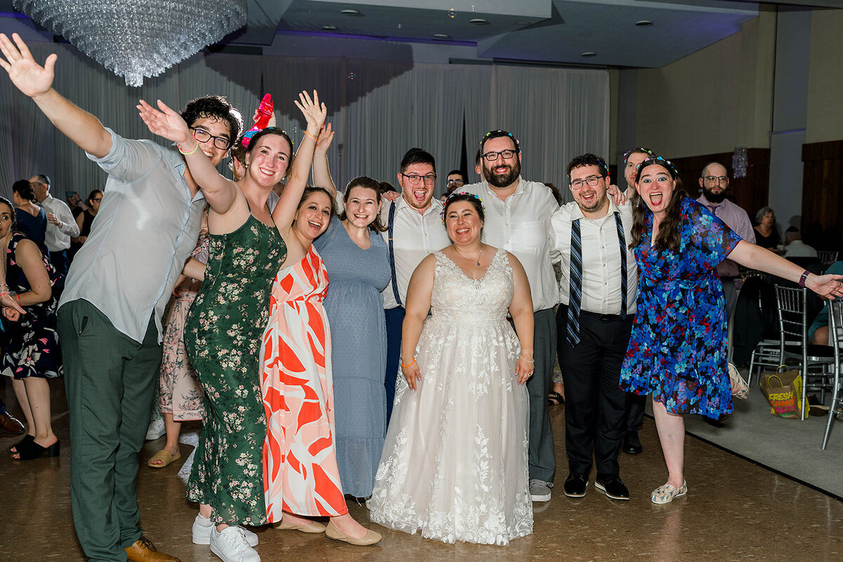 Eliana-Melmed-Photography-Chicago-LosAngeles-Jewish-WeddingPhotography-ElianaSklar-DanceFloor-00322