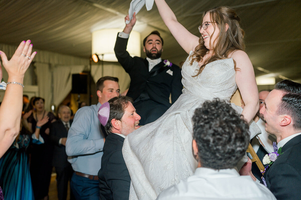 Eliana-Melmed-Photography-Chicago-LosAngeles-Jewish-WeddingPhotography-SimchaDancing-00200