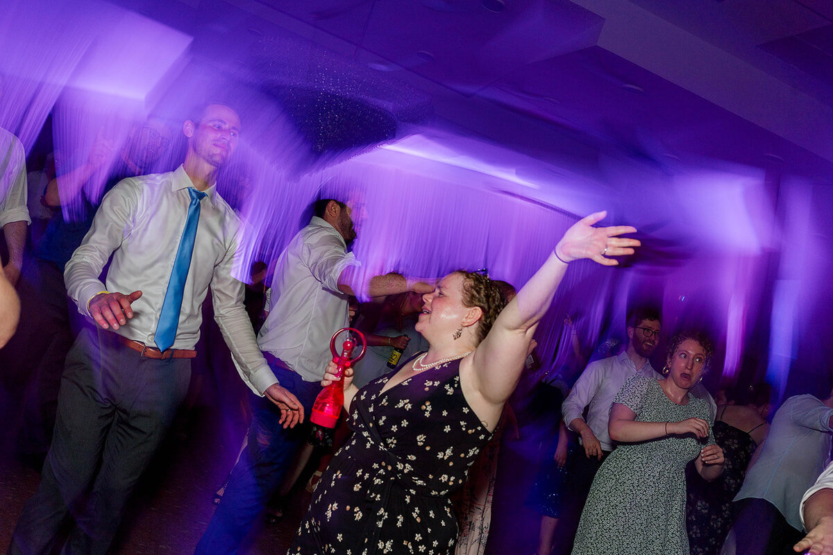 Eliana-Melmed-Photography-Chicago-LosAngeles-Jewish-WeddingPhotography-ElianaSklar-DanceFloor-00394