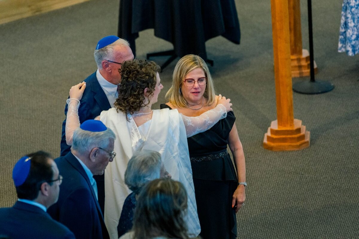 Eliana-Melmed-Photography-Chicago-LosAngeles-Jewish-WeddingPhotography-ShulaNoah-Chuppah-00114