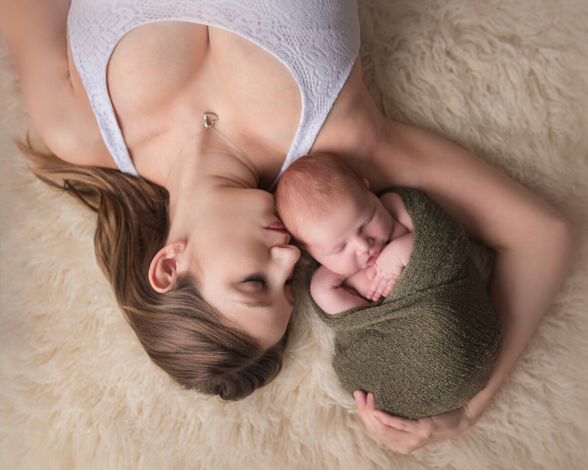 Newborn and mom creative photography by Laura King