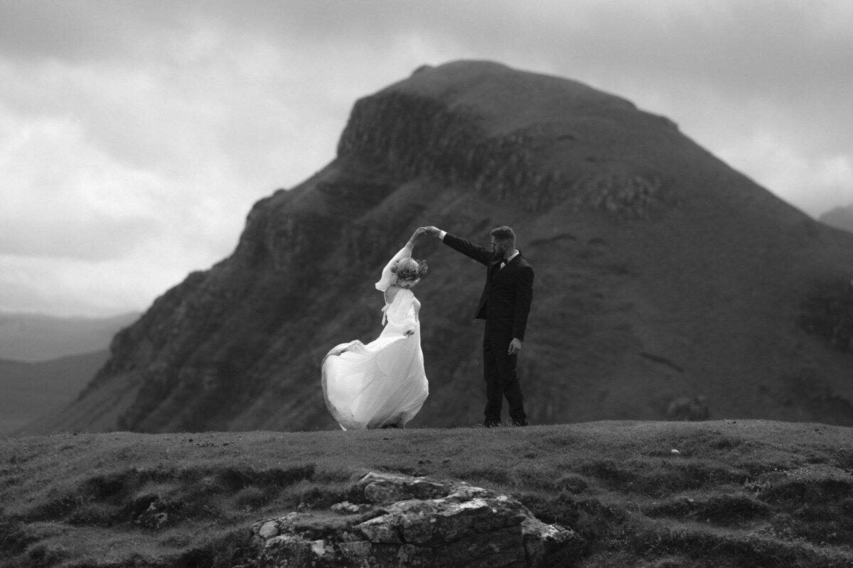 the_chaffins_international_destination_wedding_elopement_photographers_sammie_chaffin_micah_editorial_adventure_photos_travel_isle_of_skye_scotland_24