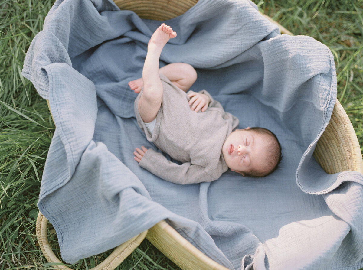 outdoor newborn photography rochester, ny