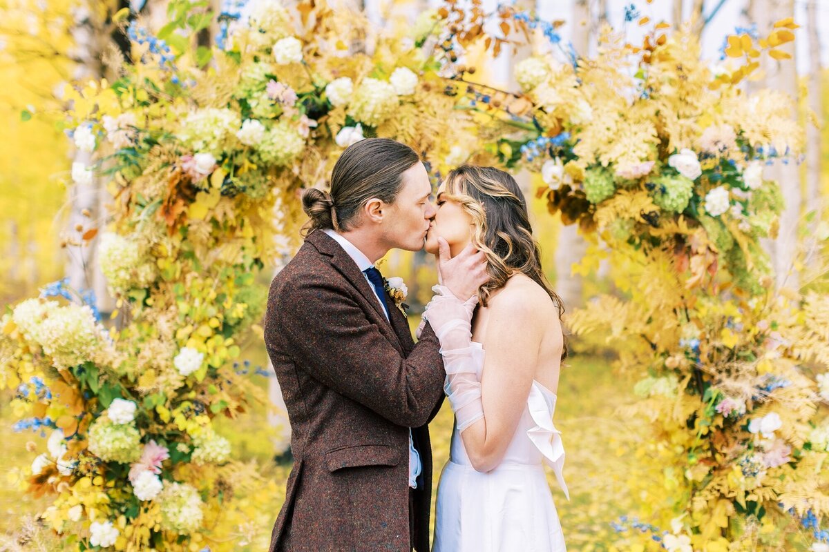 Utah-Fall-Aspen-Mountain-Wedding-Inspiration-Photography_0049