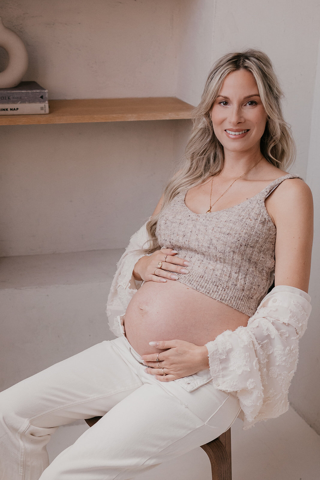 puur-ongedwongen-zwangerschapsfotoshoot-attelier-oost-leukfotografie-24