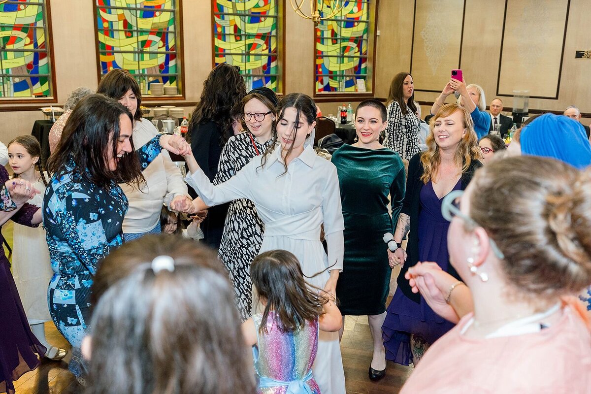 Eliana-Melmed-Photography-Chicago-LosAngeles-Jewish-WeddingPhotographer-CarmiKalman-WomensDancing-00053