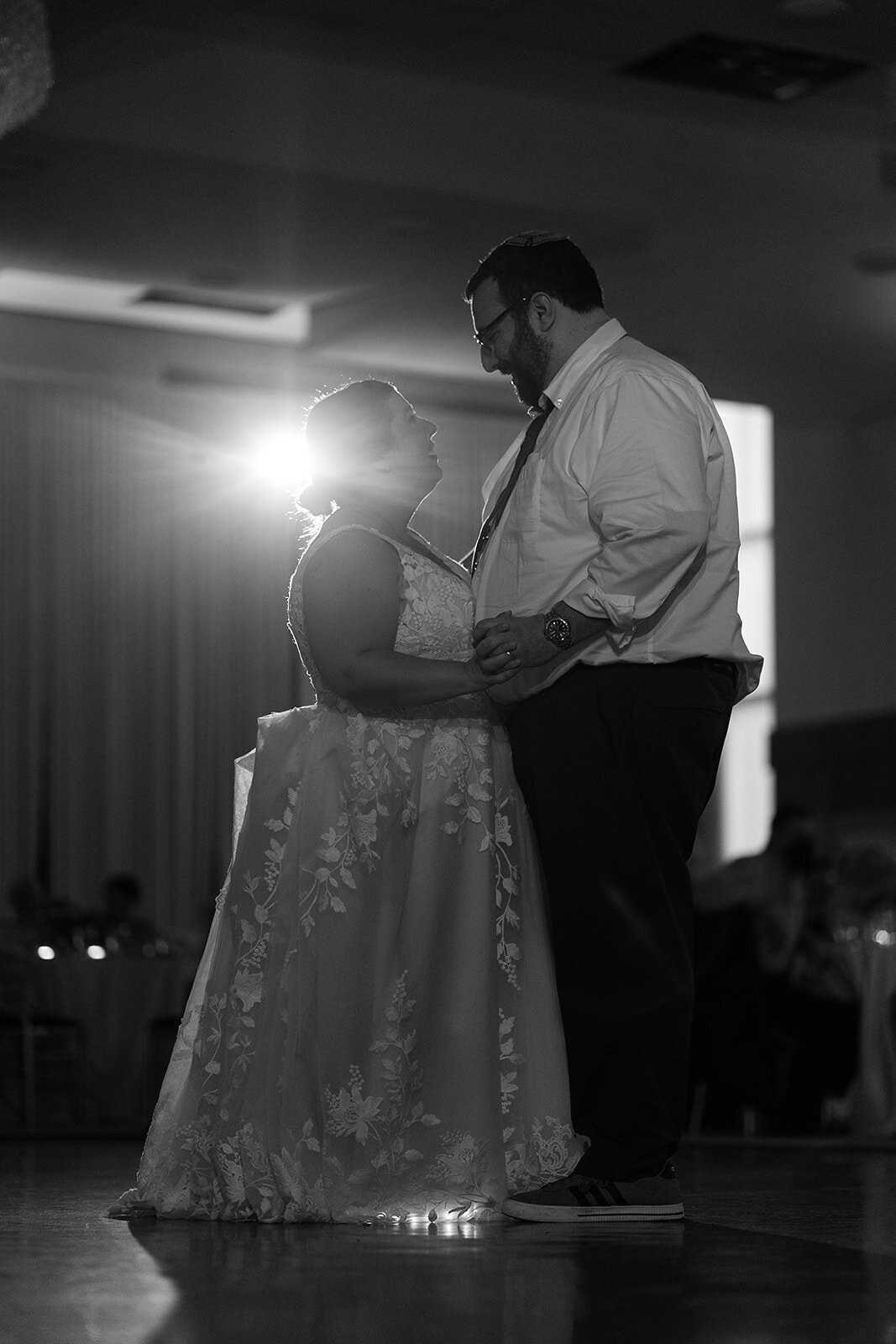 Eliana-Melmed-Photography-Chicago-LosAngeles-Jewish-WeddingPhotography-ElianaSklar-DanceFloor-00073