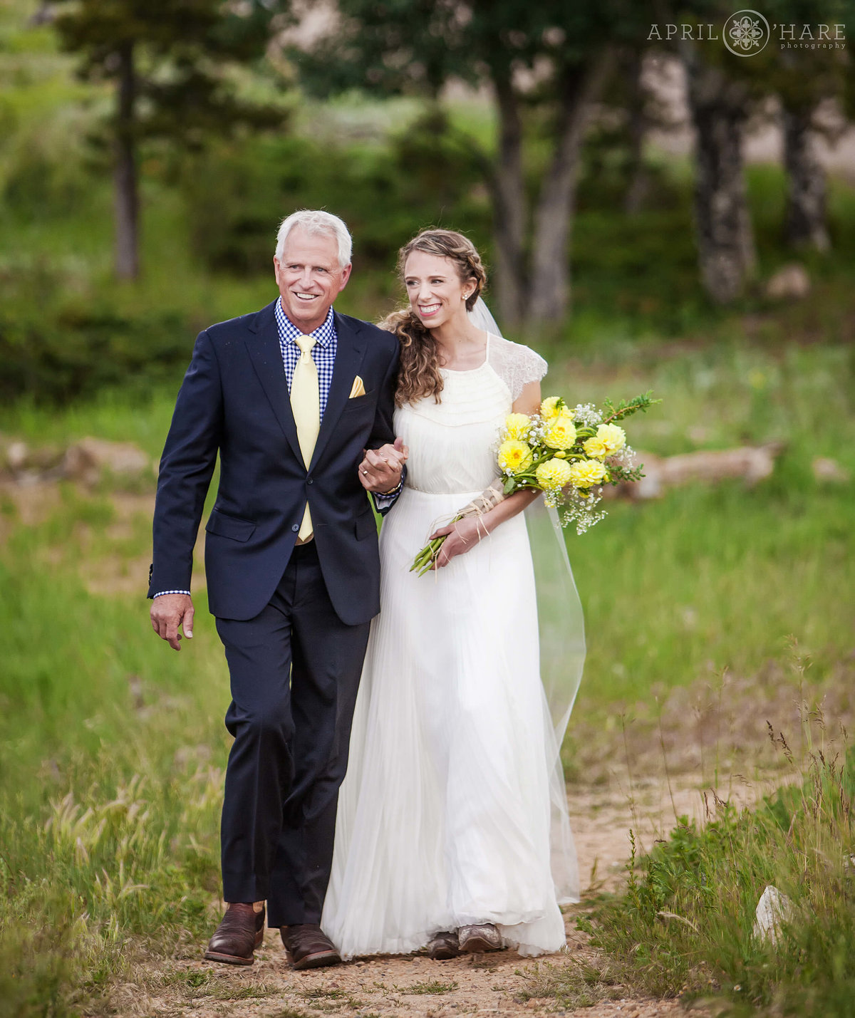 Outdoor Colorado Wedding Photography at YMCA of the Rockies in Estes Park