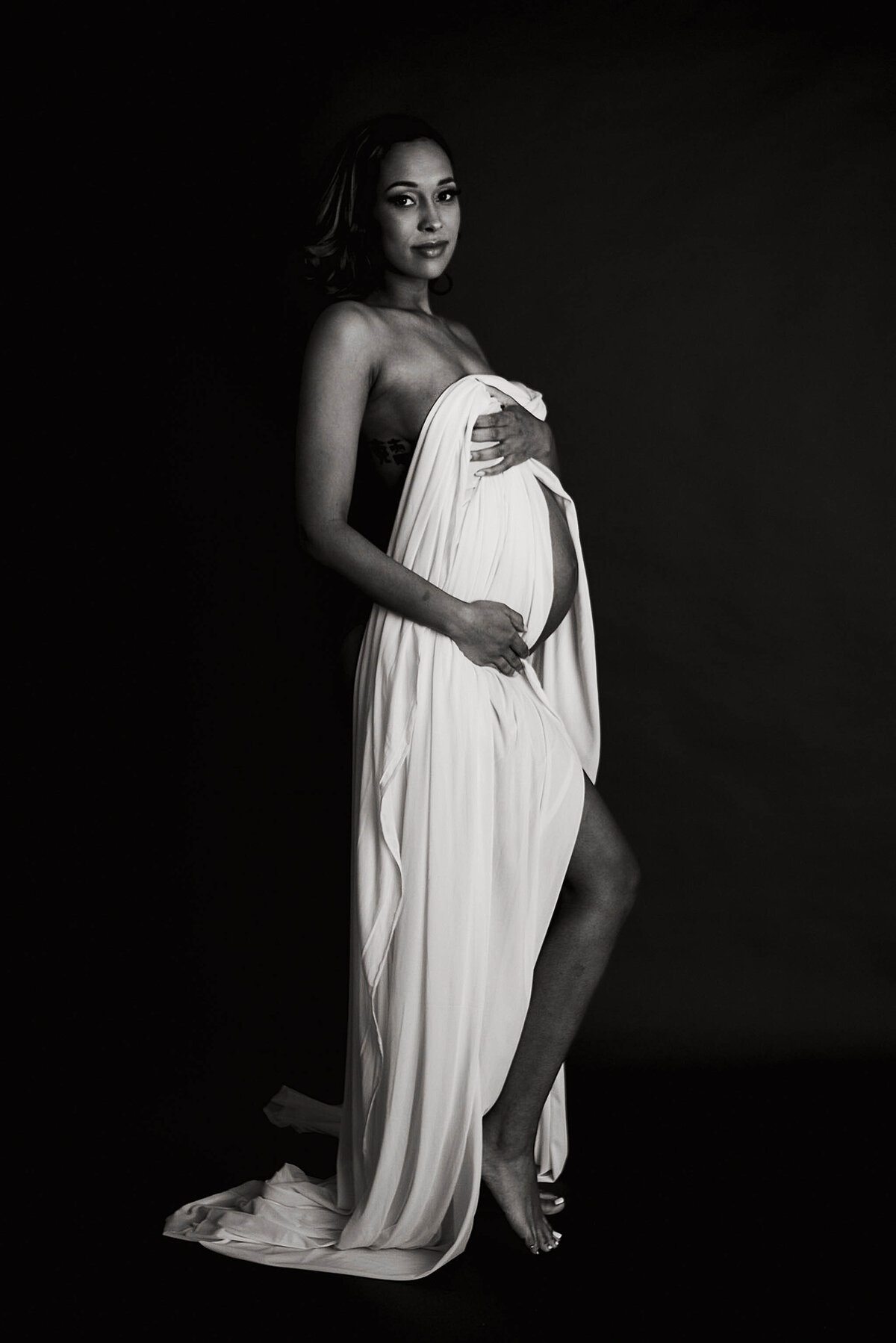 studio maternity black and white