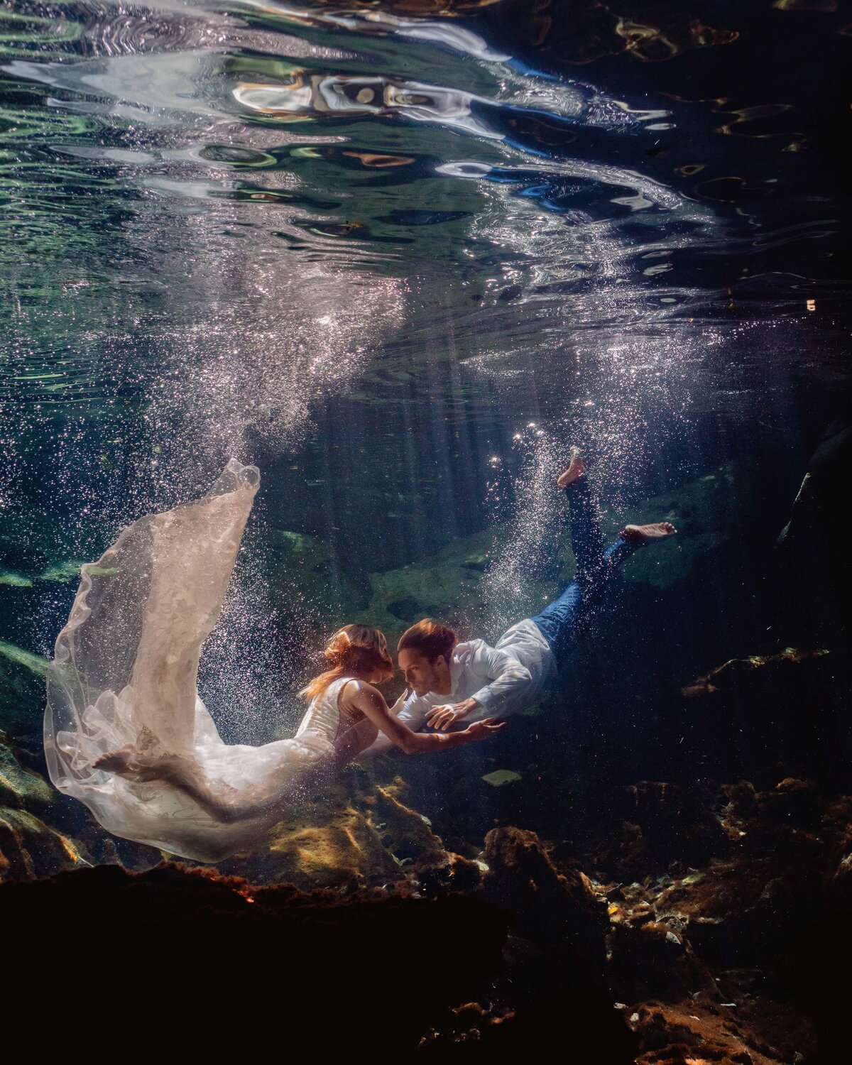 Bride and groom dive and meet underwater during TTD in Riviera Maaya