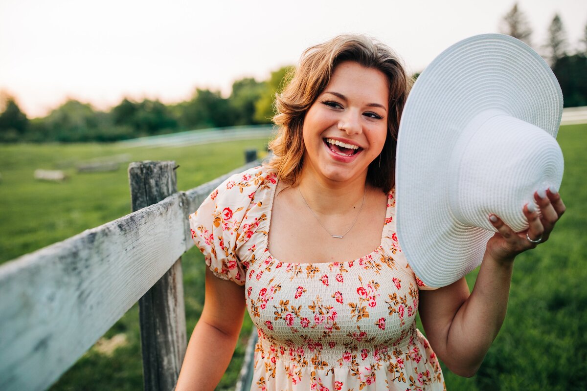 Golden-Hour-Senior-Portraits-Hartford-WI5