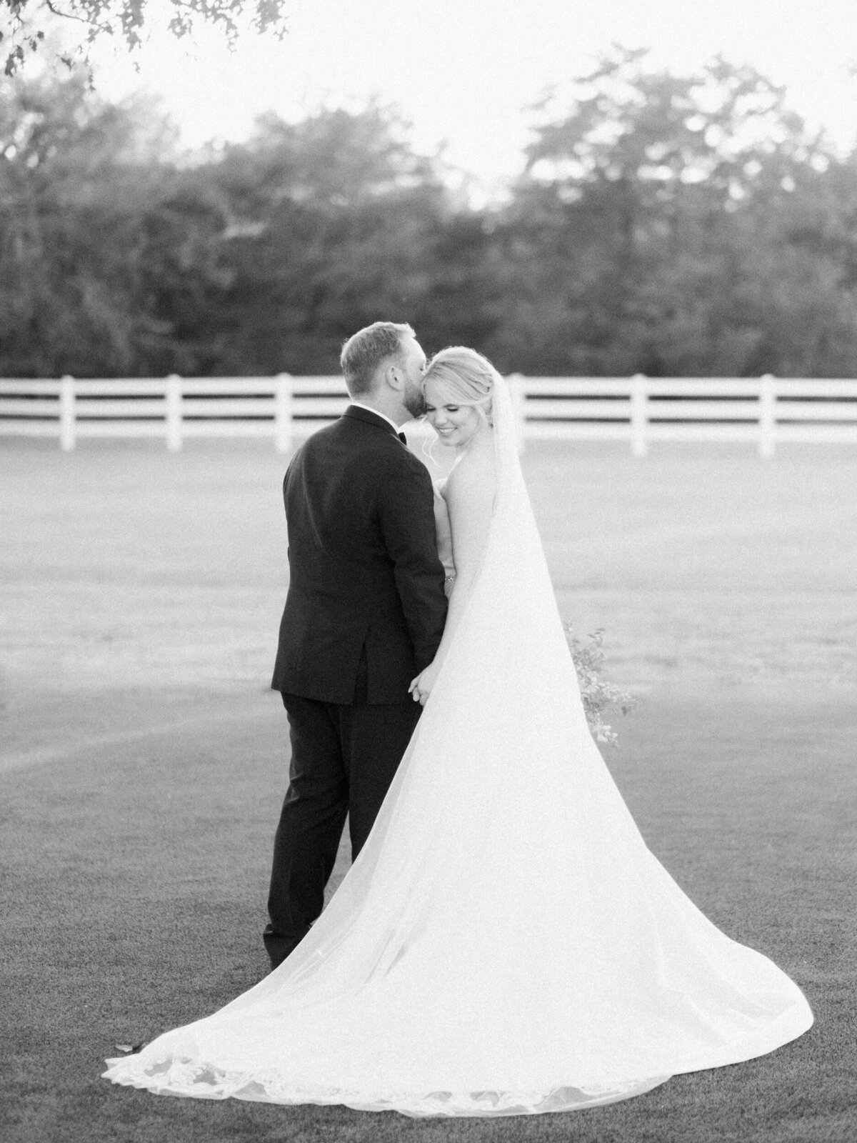 Dallas Wedding Photographer Bethany Erin French Farmhouse321