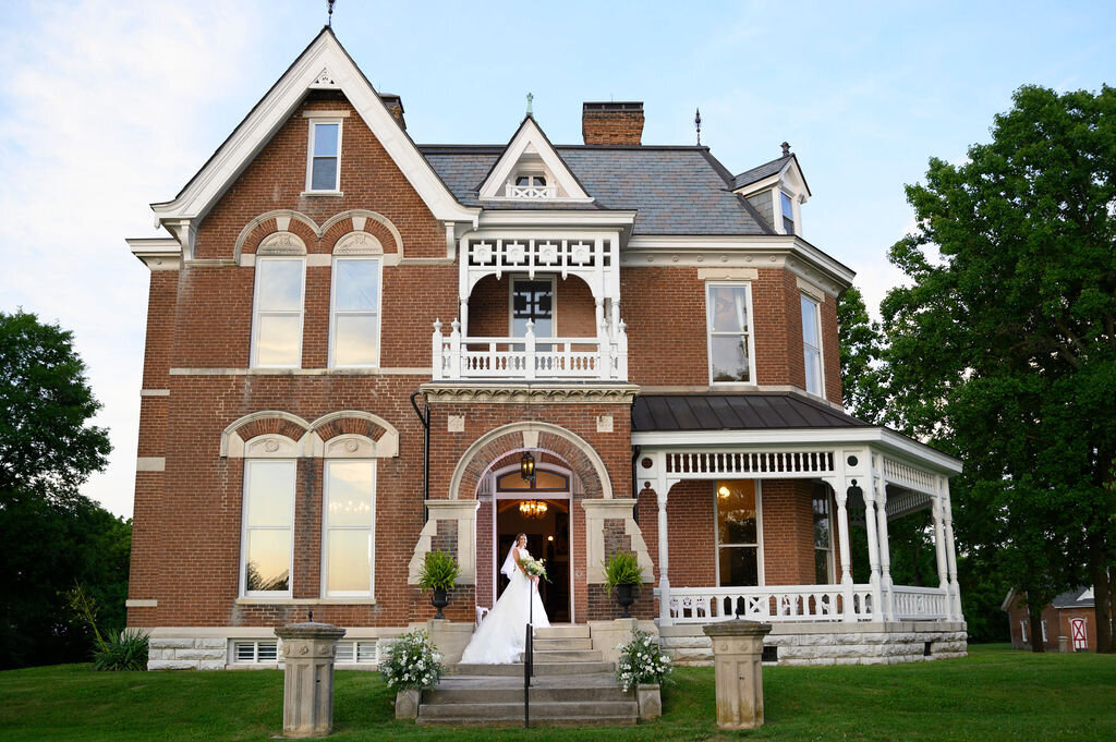 Lynwood Estate - Luxury Richmond Kentucky Wedding Venue - Elegant Estate Wedding 00035