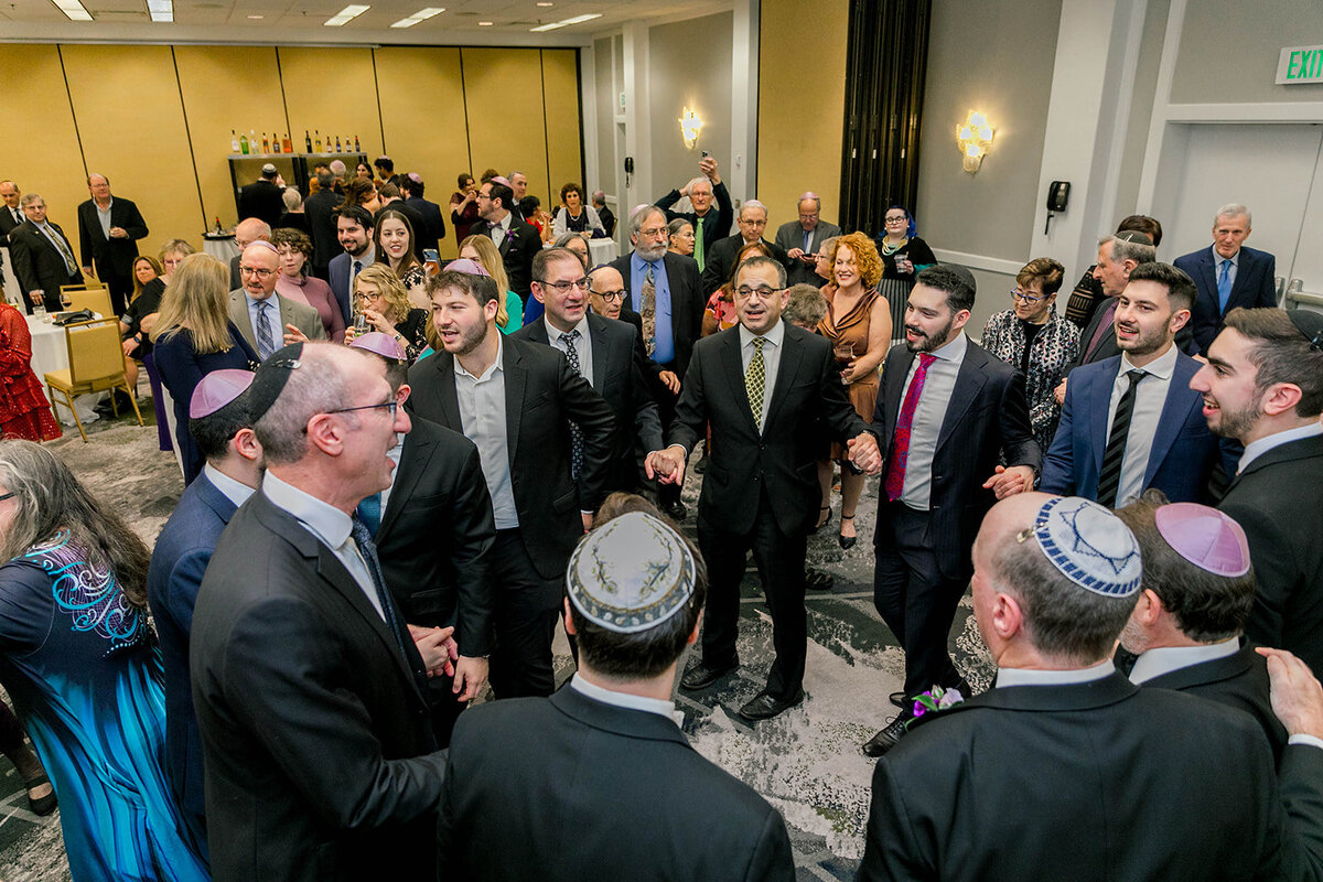 Eliana-Melmed-Photography-Chicago-LosAngeles-Jewish-WeddingPhotography-KabbalatPanim-00101