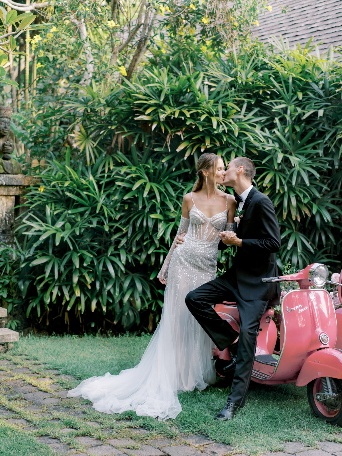 Bali_Venue_glasshouse_Tirtha_Uluwatu_Top_Top_Wedding_Fine_Art_Film_Photographer__Luxury_Wedding_Asian_Vicki_Grafton_Photography.JPG145