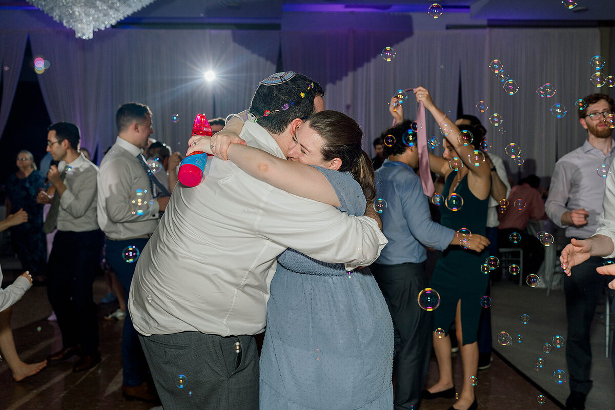 Eliana-Melmed-Photography-Chicago-LosAngeles-Jewish-WeddingPhotography-ElianaSklar-DanceFloor-00314