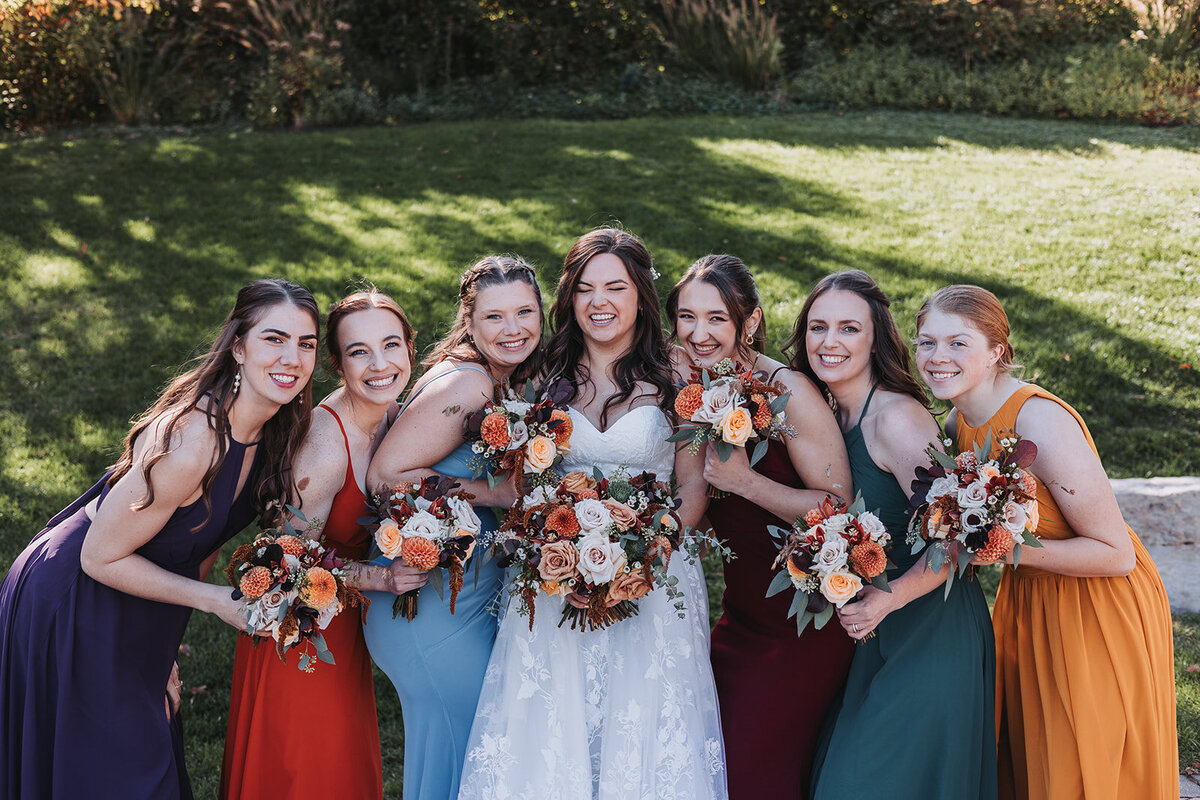 bridesmaids-color-floral-photographer