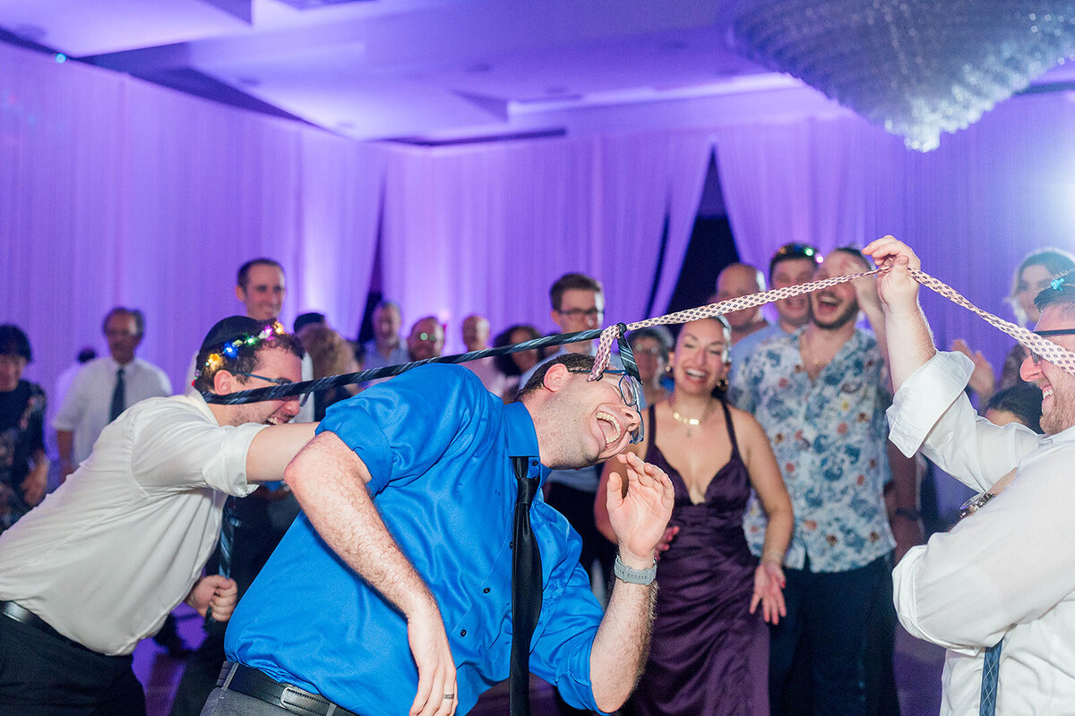 Eliana-Melmed-Photography-Chicago-LosAngeles-Jewish-WeddingPhotography-ElianaSklar-DanceFloor-00190