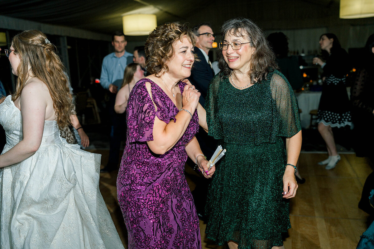 Eliana-Melmed-Photography-Chicago-LosAngeles-Jewish-WeddingPhotography-Dancefloor-00023
