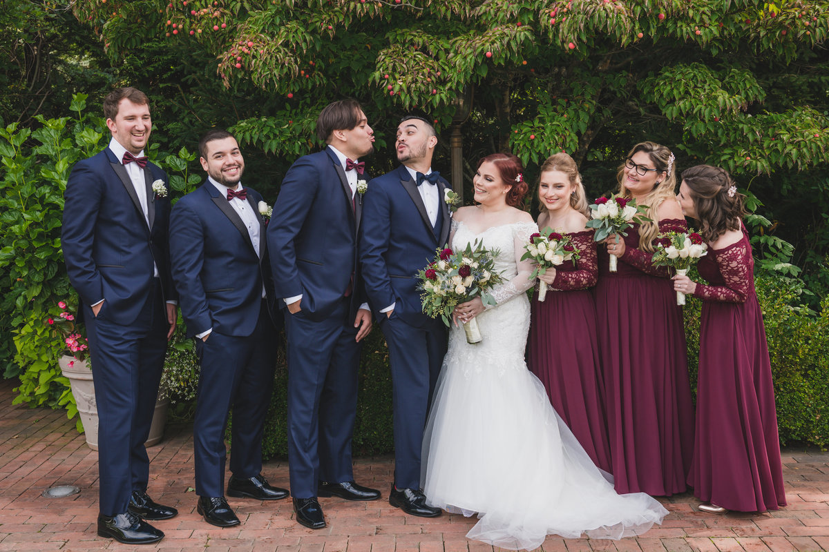 bridal party photo at crest hollow country club
