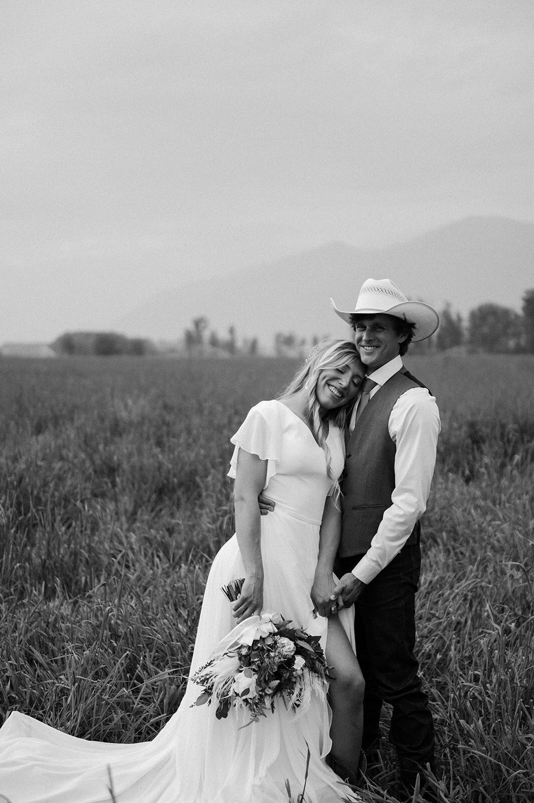 presley-gray-photo-elegant-montana-wedding-9001
