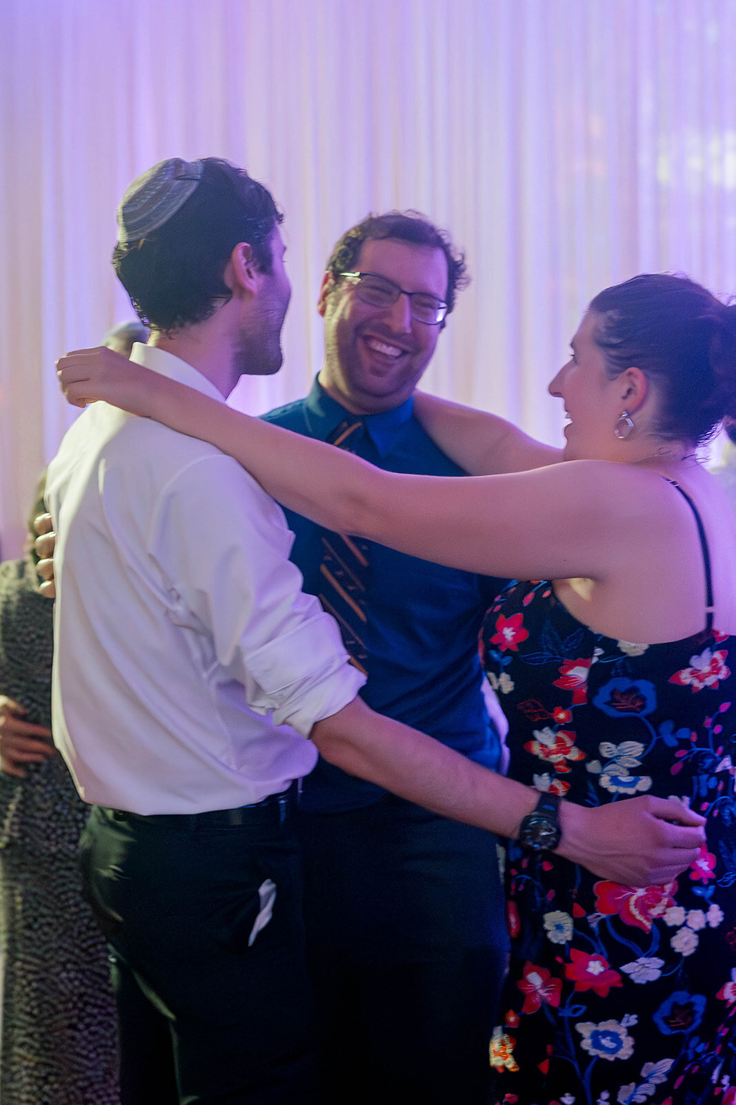 Eliana-Melmed-Photography-Chicago-LosAngeles-Jewish-WeddingPhotography-ElianaSklar-DanceFloor-00094