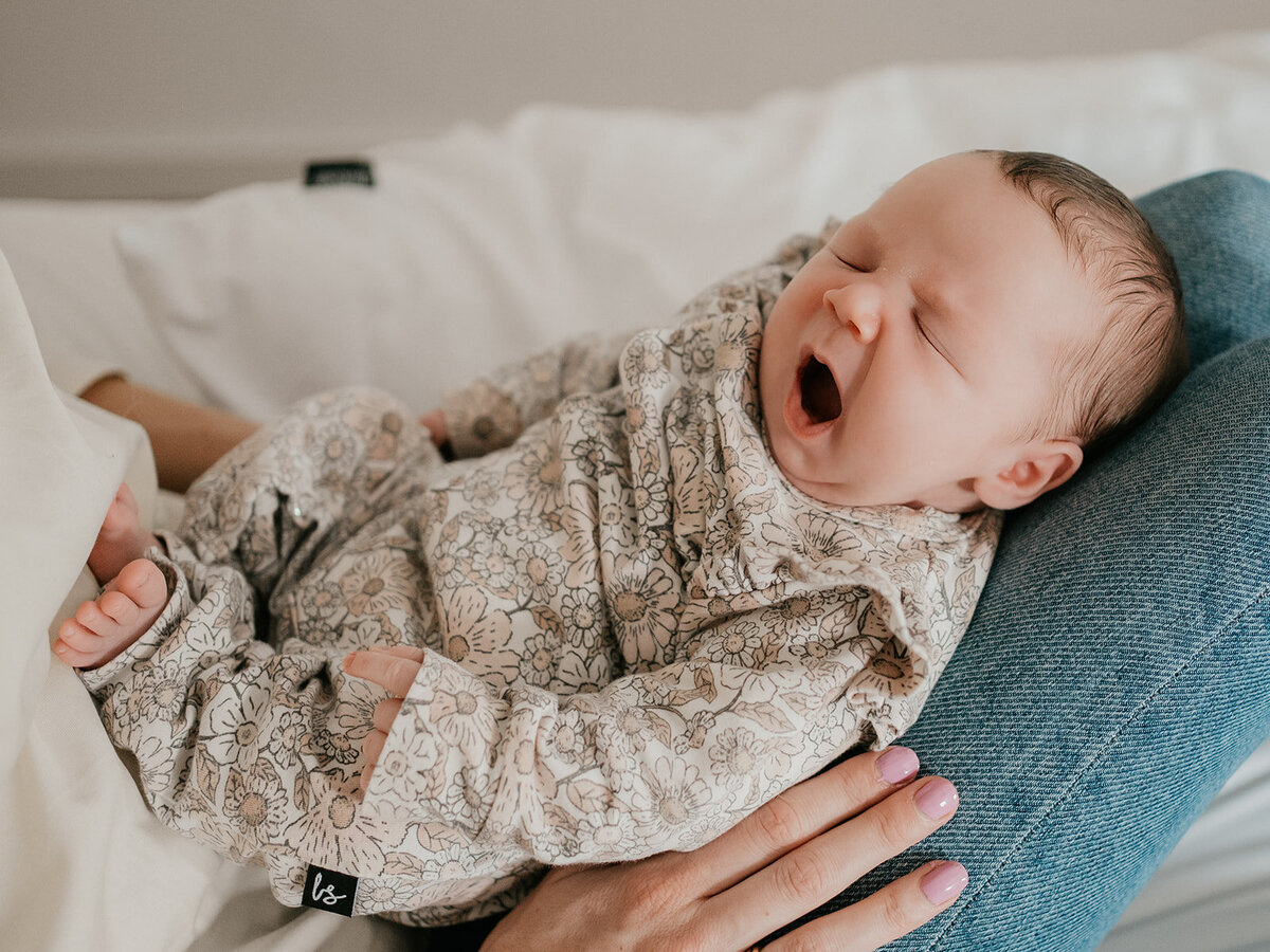 Newbornshoot door Leukfotografie in Amsterdam_ Zaandam_ Landsmeer_ Oostzaan en Purmerend – zachte_ liefdevolle babyfoto’s--167