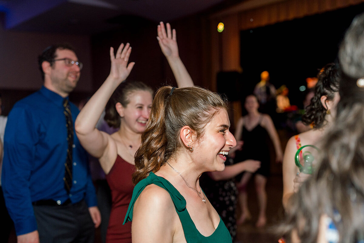 Eliana-Melmed-Photography-Chicago-LosAngeles-Jewish-WeddingPhotography-ElianaSklar-DanceFloor-00135