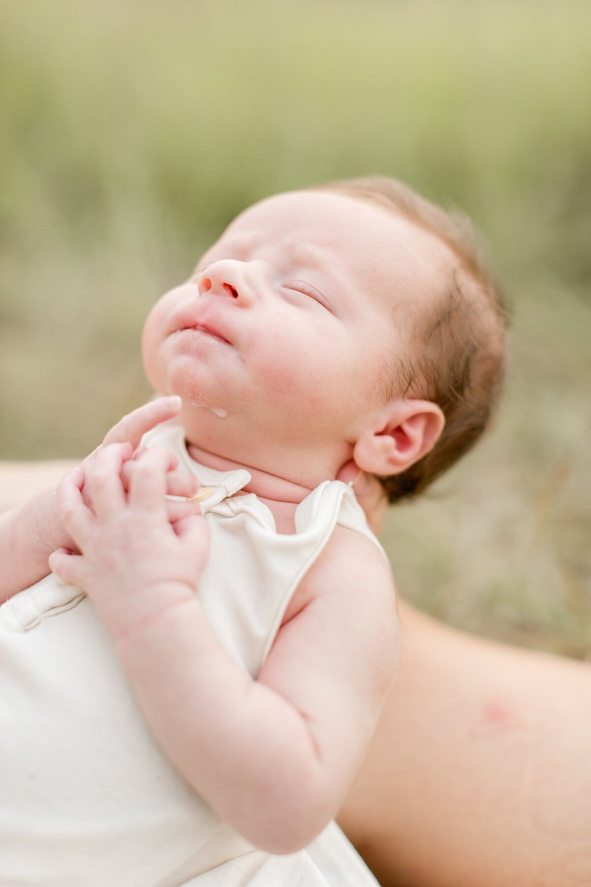 alexandra-robyn-baby-photos-one-week-boy-field-family_0014