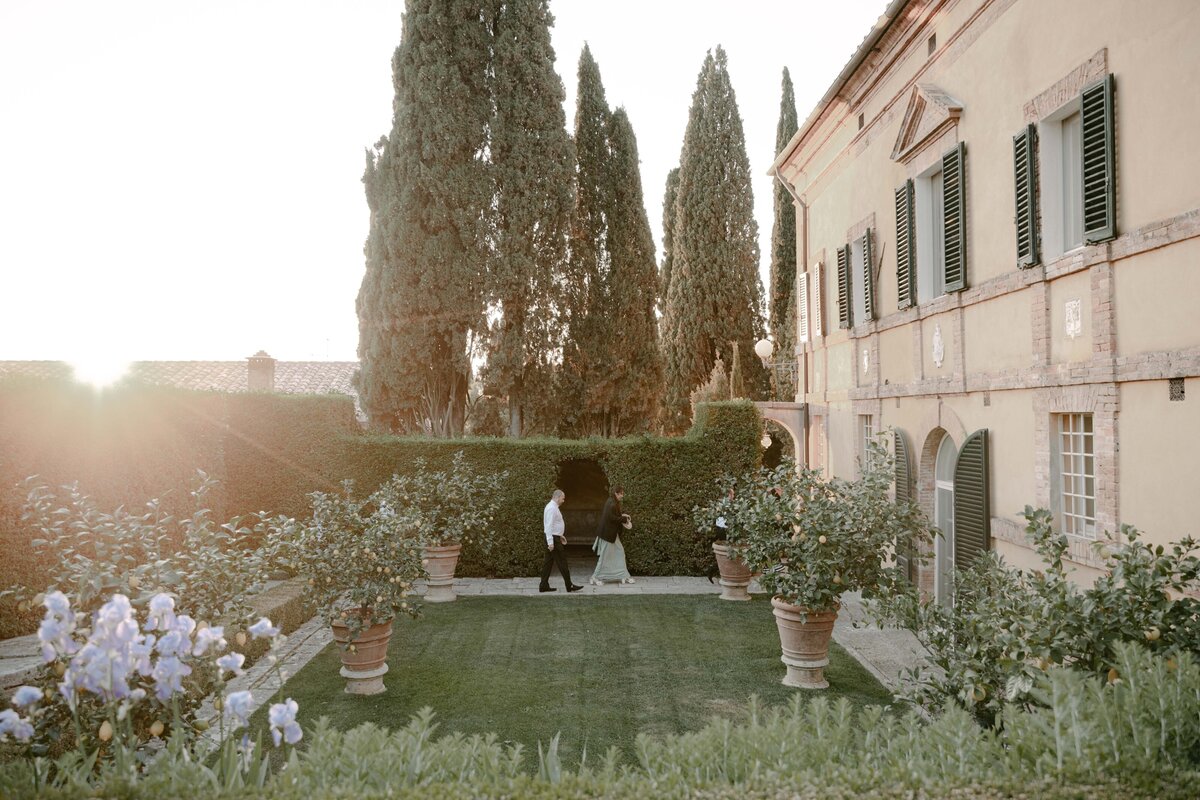 Flora_And_Grace_LaFoce_Tuscany_Editorial_Wedding_Photographer-11