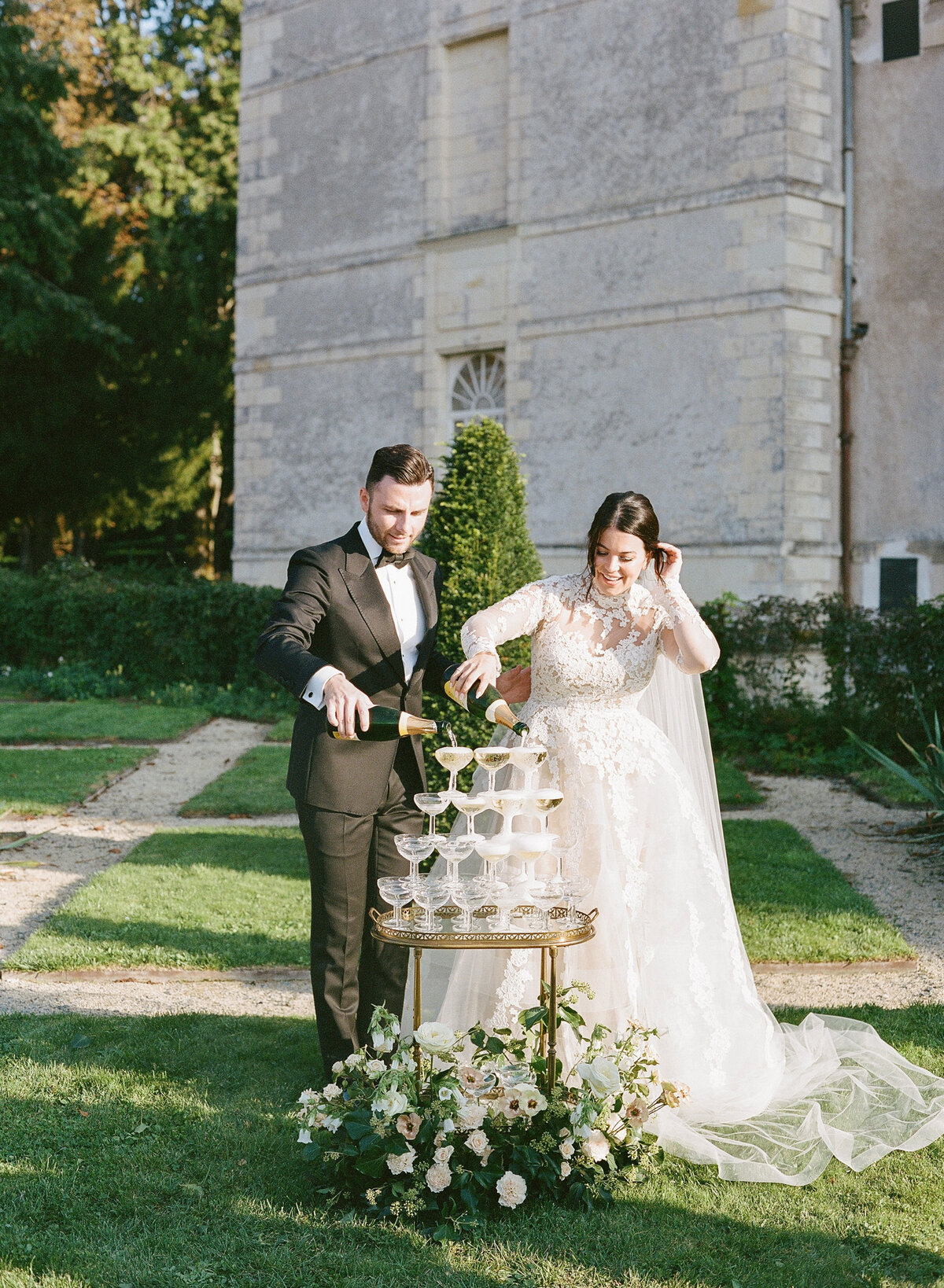 Jennifer Fox Weddings English speaking wedding planning & design agency in France crafting refined and bespoke weddings and celebrations Provence, Paris and destination Molly-Carr-Photography-Natalie-Ryan-Dinner-9