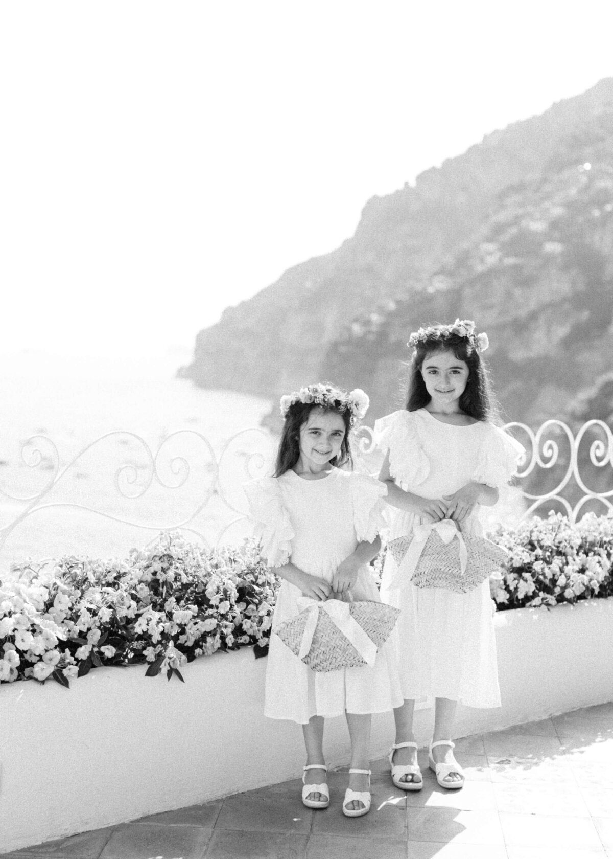 chloe-winstanley-italian-wedding-positano-flowergirls