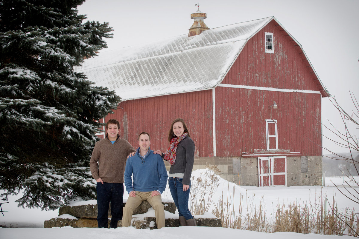 leroy-oaks-forest-preserve-red-barn-snow-winter-Family-Portrait-St. Charles-Illinois
