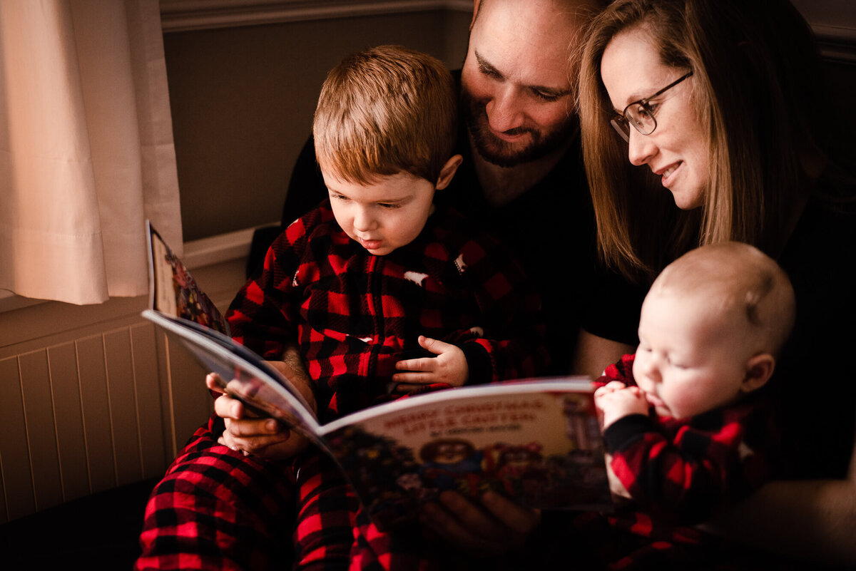 Toronto family photographer capturing special Christmas family photos