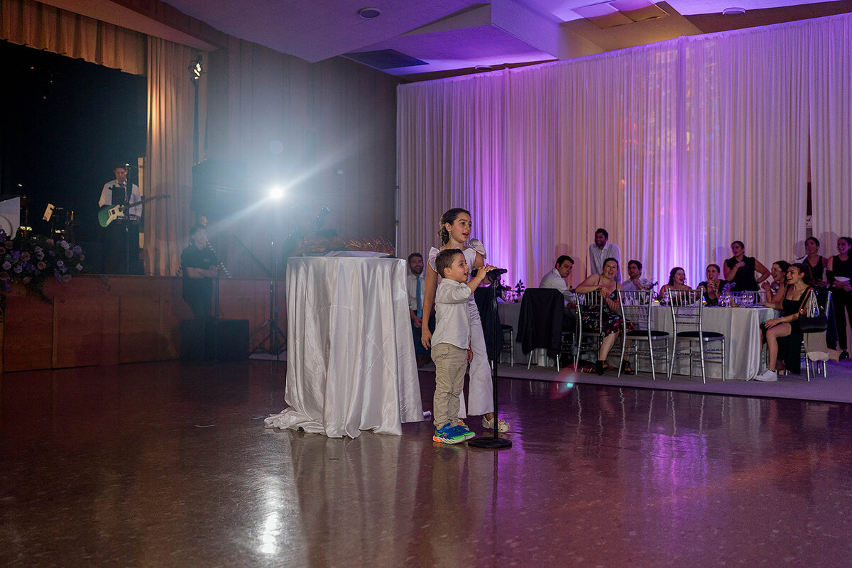 Eliana-Melmed-Photography-Chicago-LosAngeles-Jewish-WeddingPhotography-ElianaSklar-DanceFloor-00034
