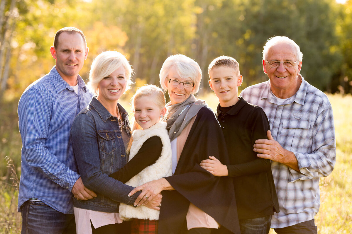 an extended family photo of grandparents, adult children and grandchildren taken by Ottawa Family Photographer JEMMAN Photography