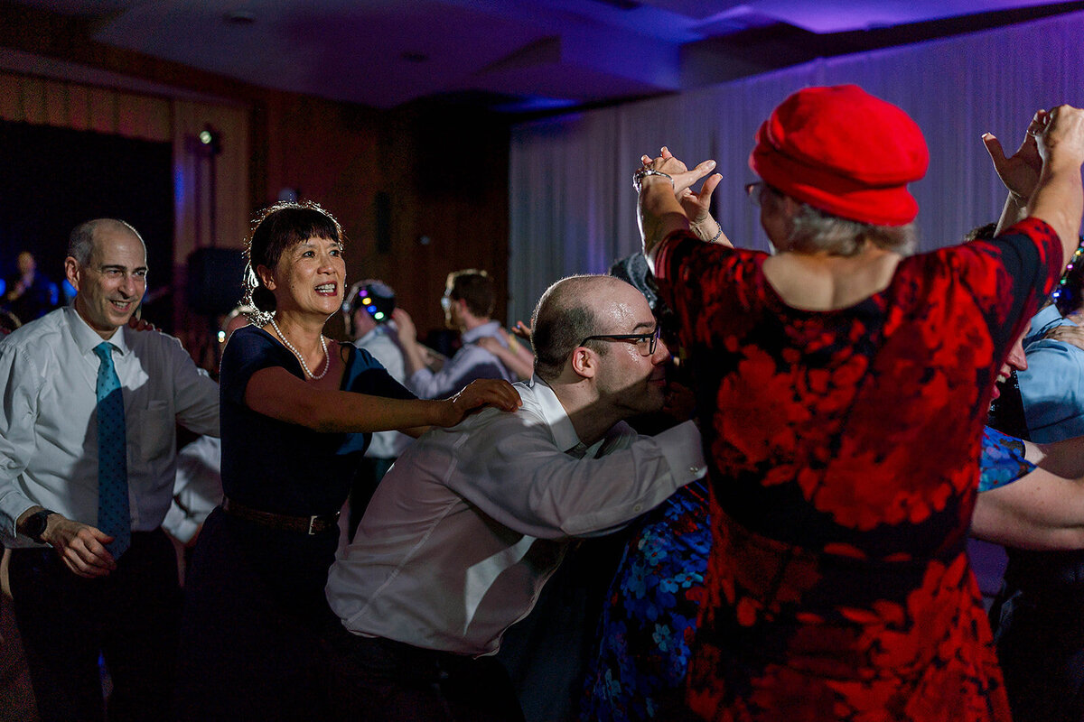 Eliana-Melmed-Photography-Chicago-LosAngeles-Jewish-WeddingPhotography-ElianaSklar-DanceFloor-00362