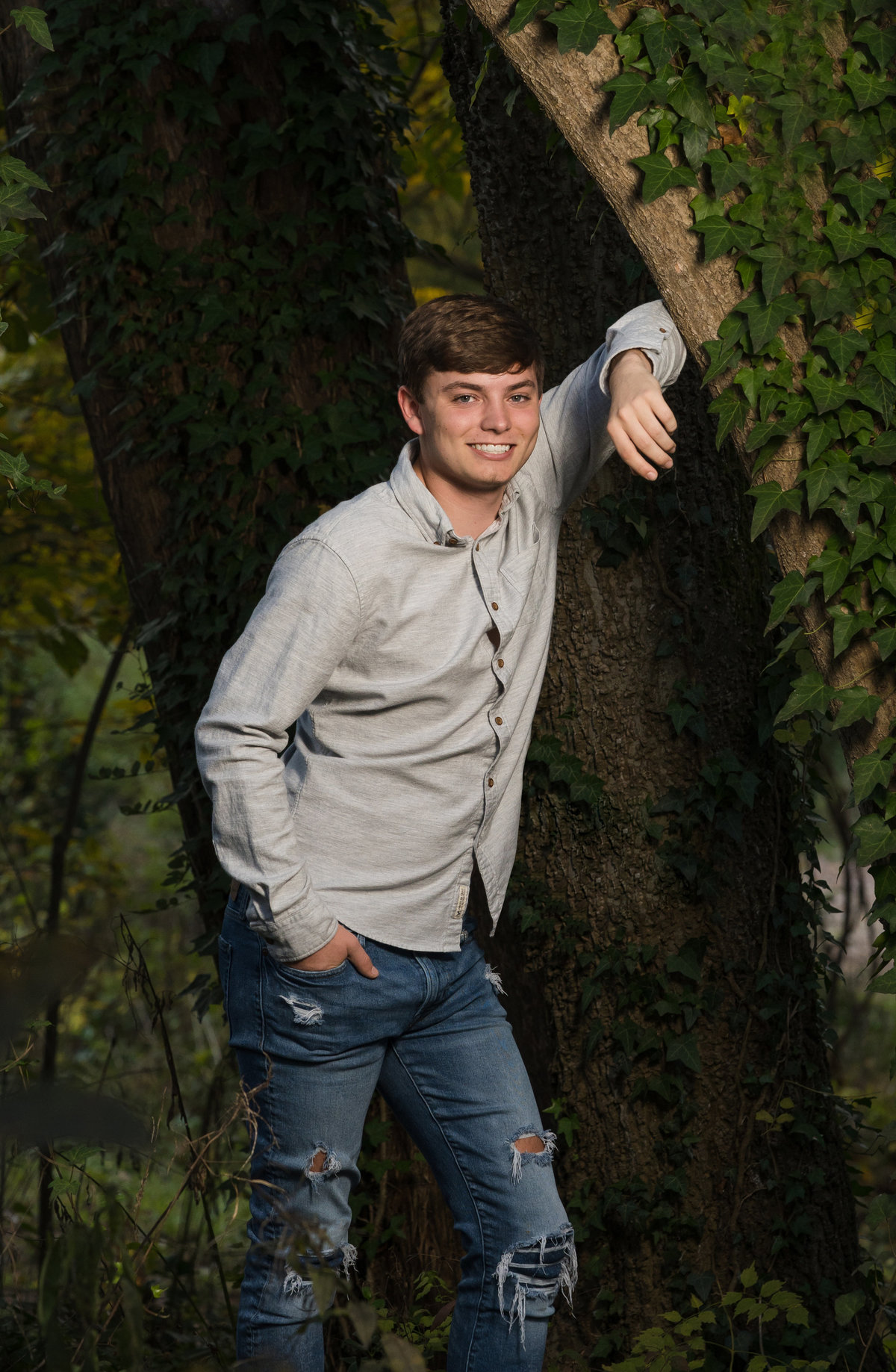 boys senior pictures at Ijams Nature Center