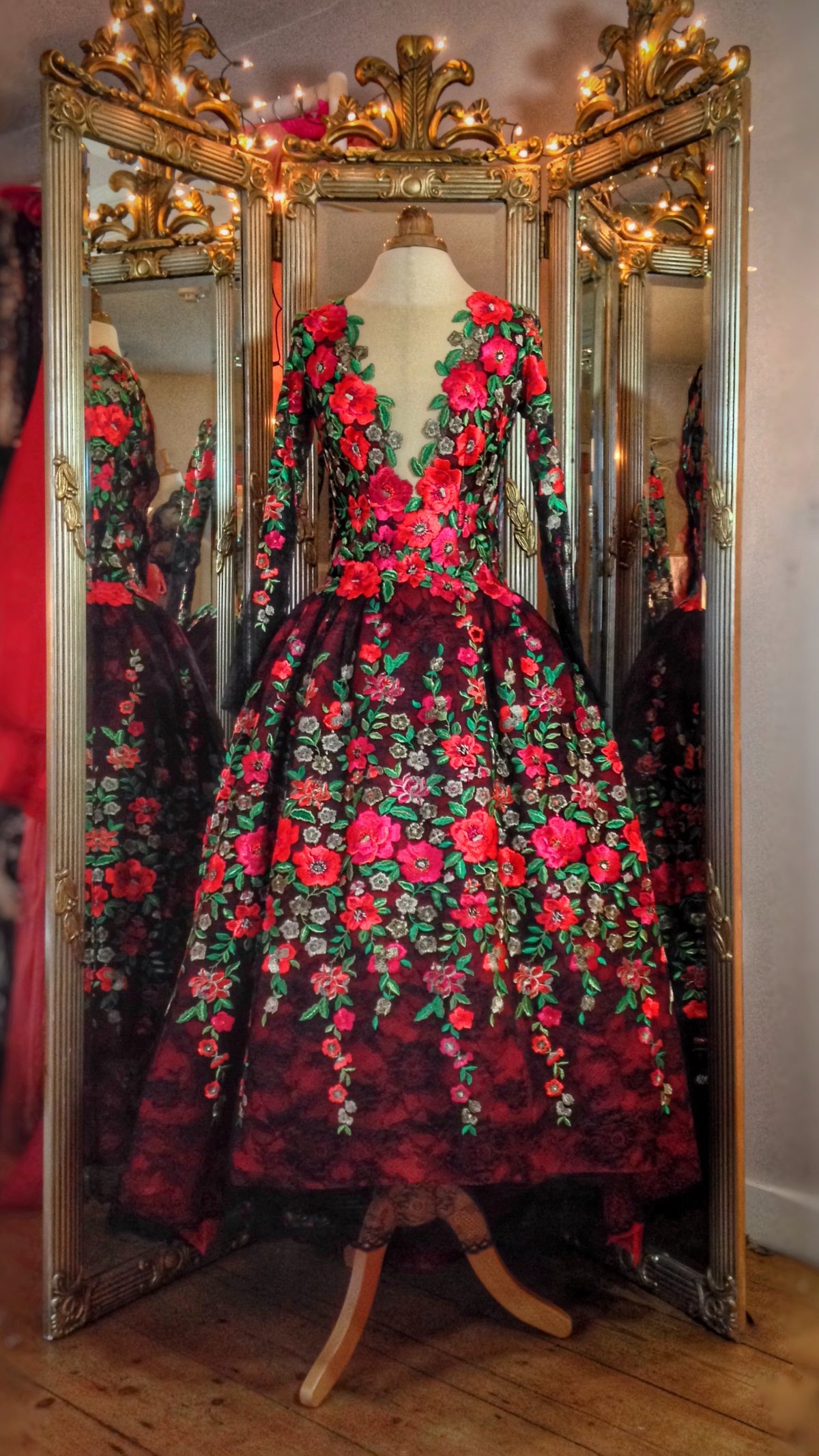 Kahlo_embroidered_flower_red_black_mexican_evening_dress_JoanneFlemingDesign (2)
