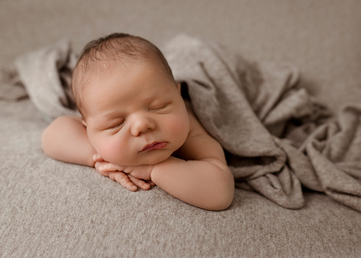 Edmonton Newborn Photographer Kelsie Kelly 2025 West Edmonton Studio (22)