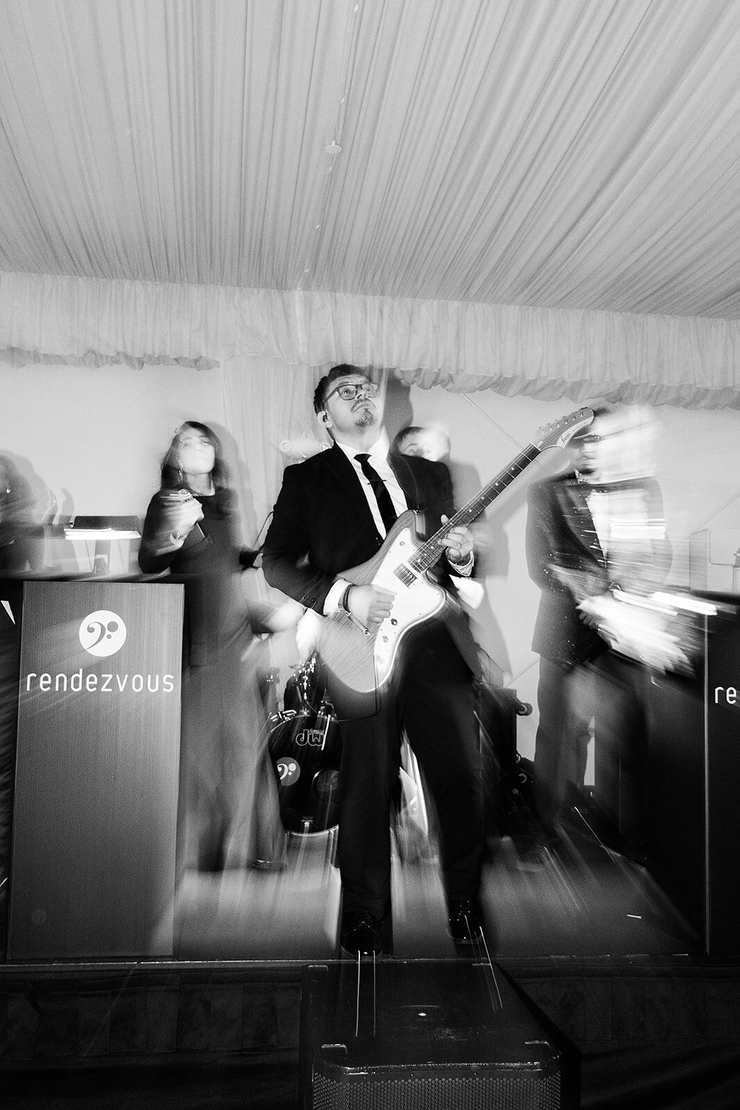 Eliana-Melmed-Photography-Chicago-LosAngeles-Jewish-WeddingPhotography-Dancefloor-00082