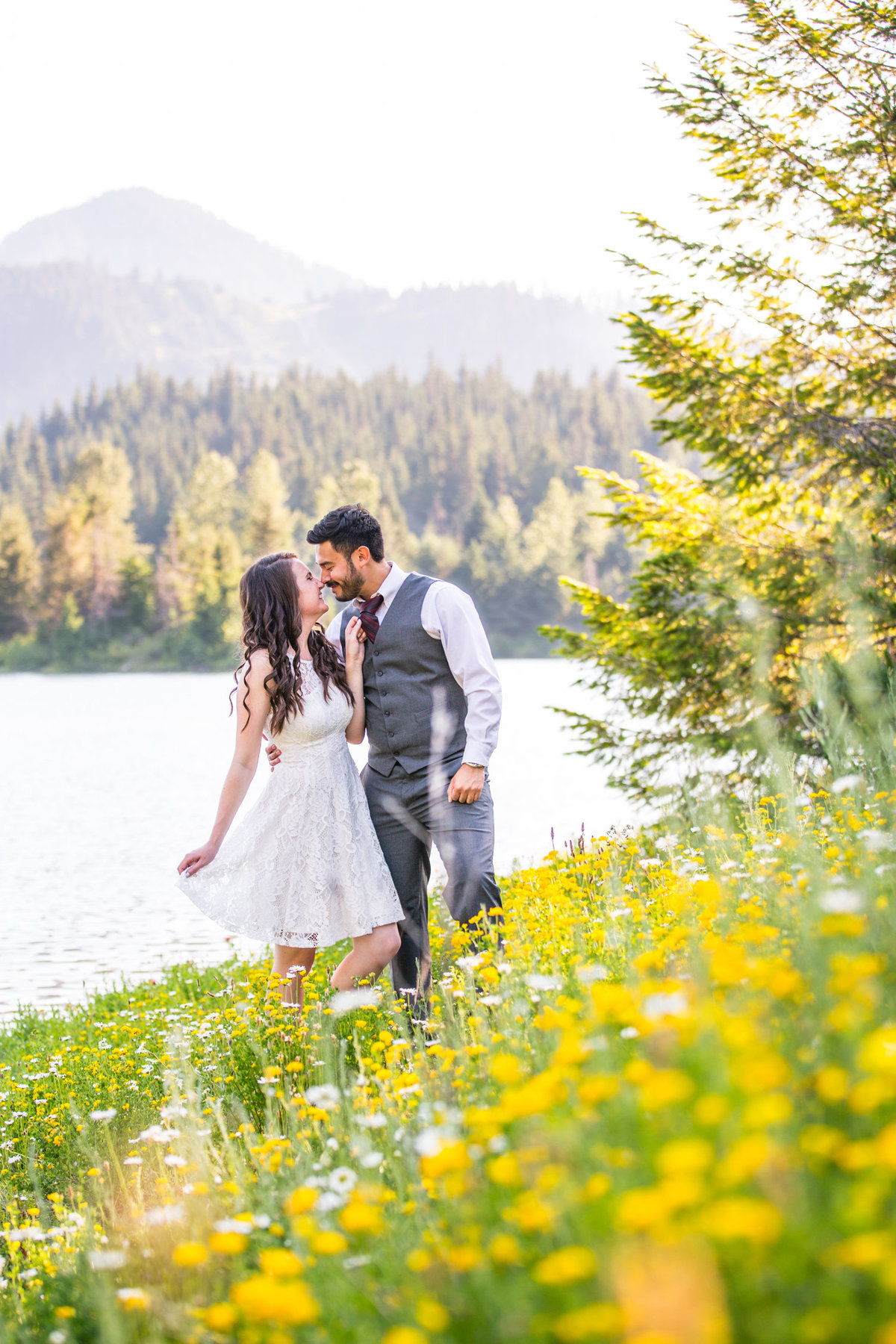 Gold-Creek-Pond-summer-engagement-pictures-004