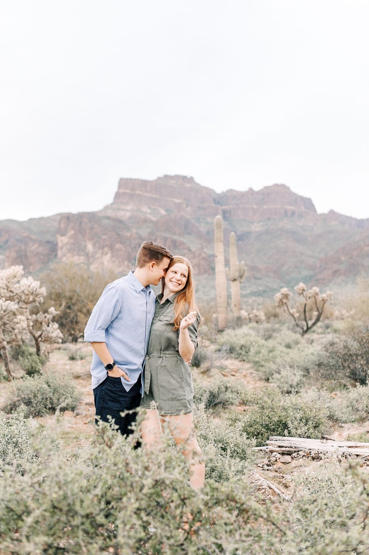 superstition-mountain-engagement-photo-00001
