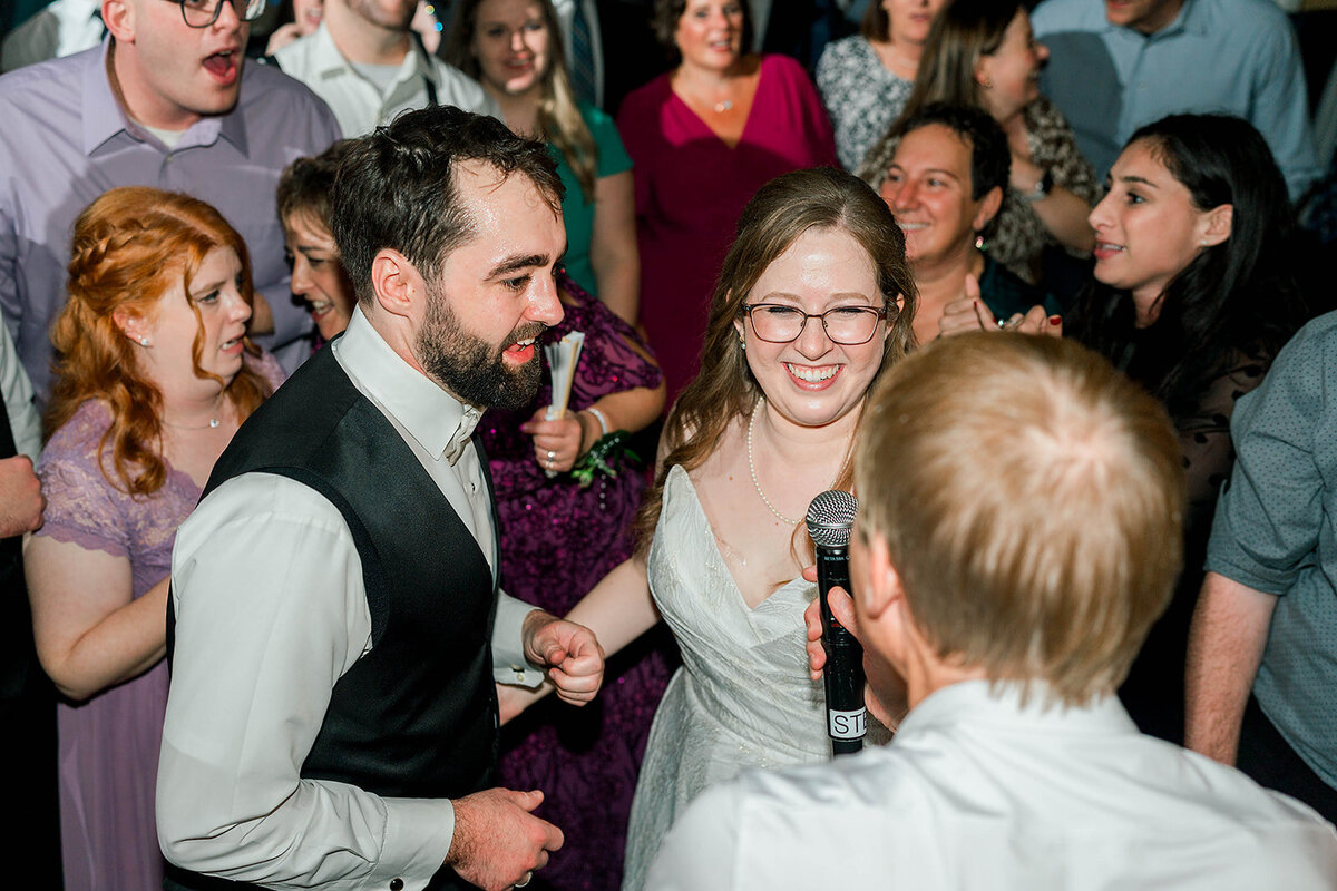 Eliana-Melmed-Photography-Chicago-LosAngeles-Jewish-WeddingPhotography-Dancefloor-00035