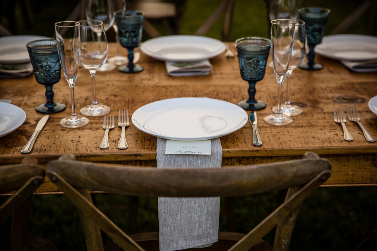 Witness the magic of this breathtaking wedding moment at a Chesterwood Berskshires, skillfully captured by photographer Matthew Cavanaugh.