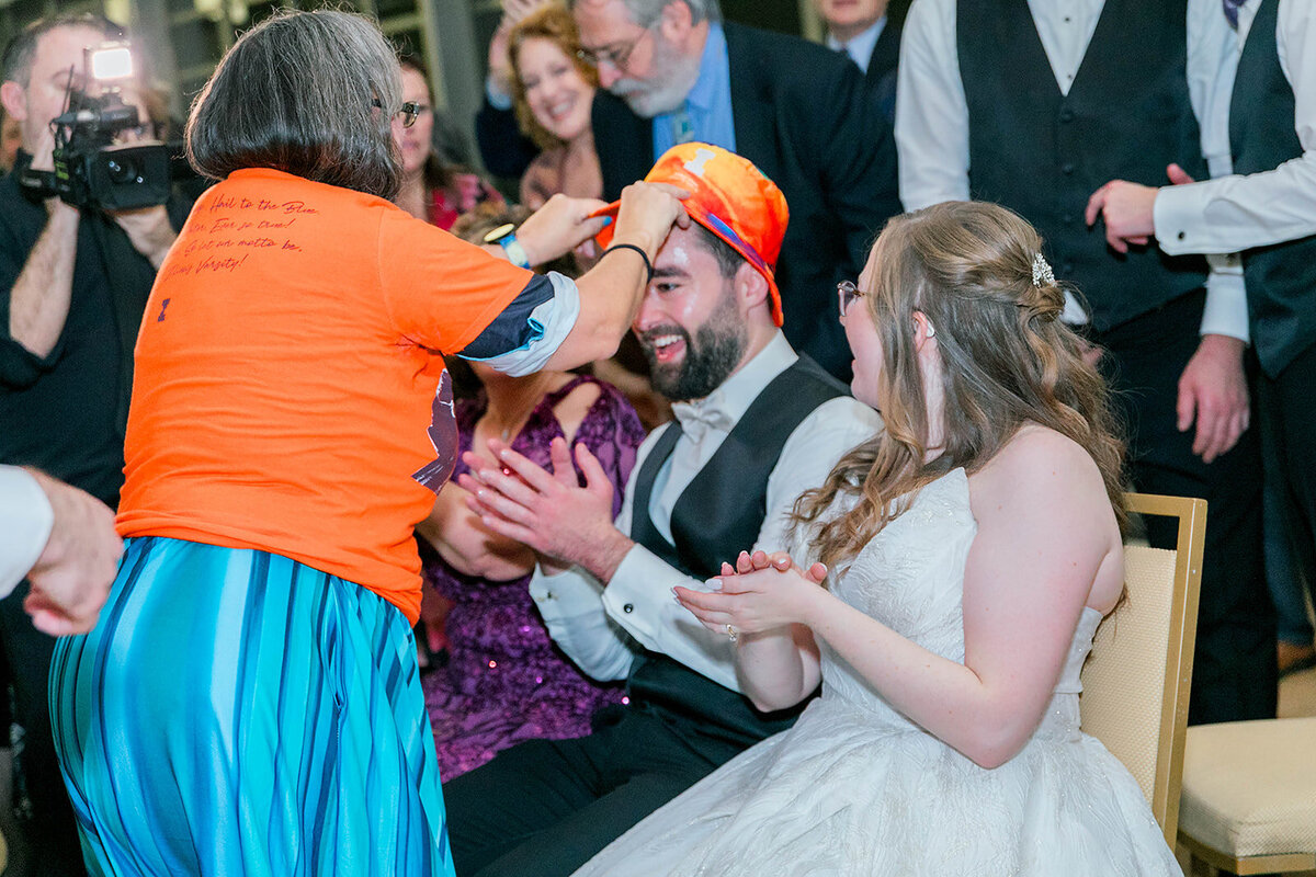 Eliana-Melmed-Photography-Chicago-LosAngeles-Jewish-WeddingPhotography-SimchaDancing-00114