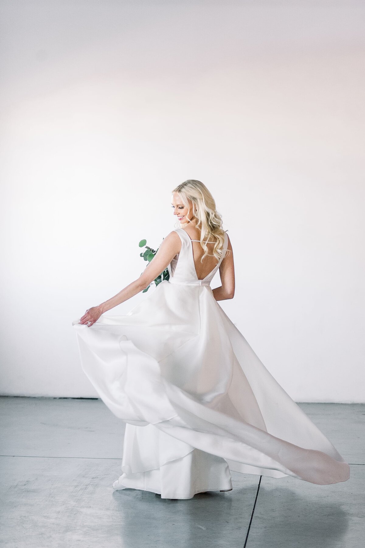 Warehouse-215-wedding-by-Leslie-Ann-Photography-00028