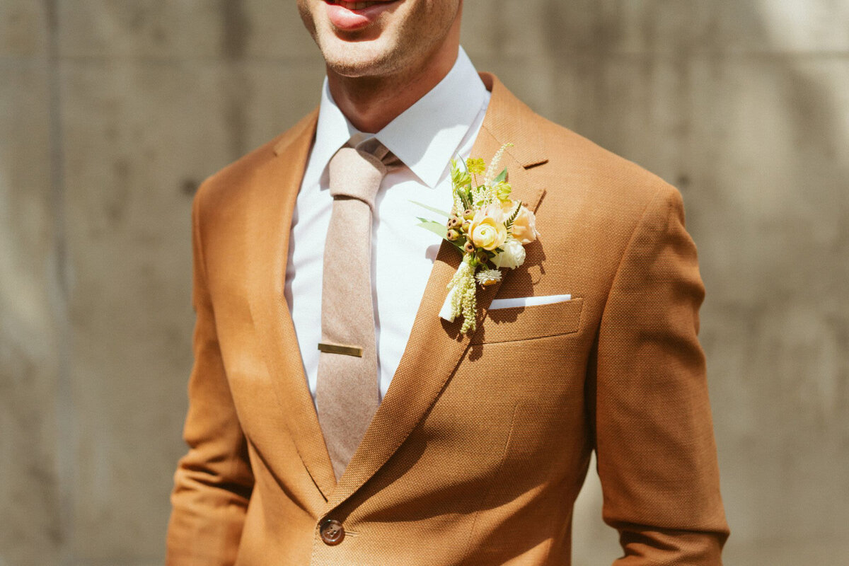 Groom boutonnière inspiration by Moonlight Flowers, trendy and lush floral shop located in Sparwood, BC featured on the Brontë Bride Vendor Guide.