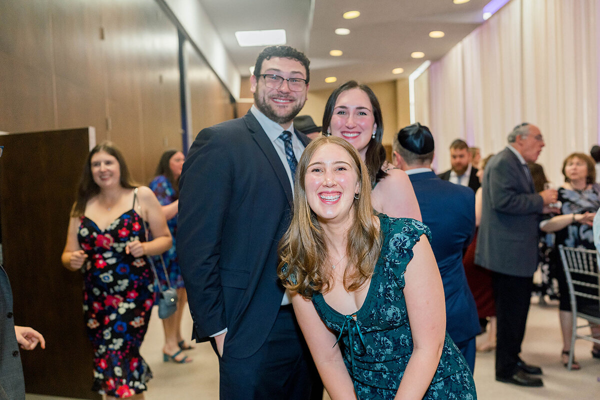 Eliana-Melmed-Photography-Chicago-LosAngeles-Jewish-WeddingPhotography-ElianaSklar-CocktailHour-00045