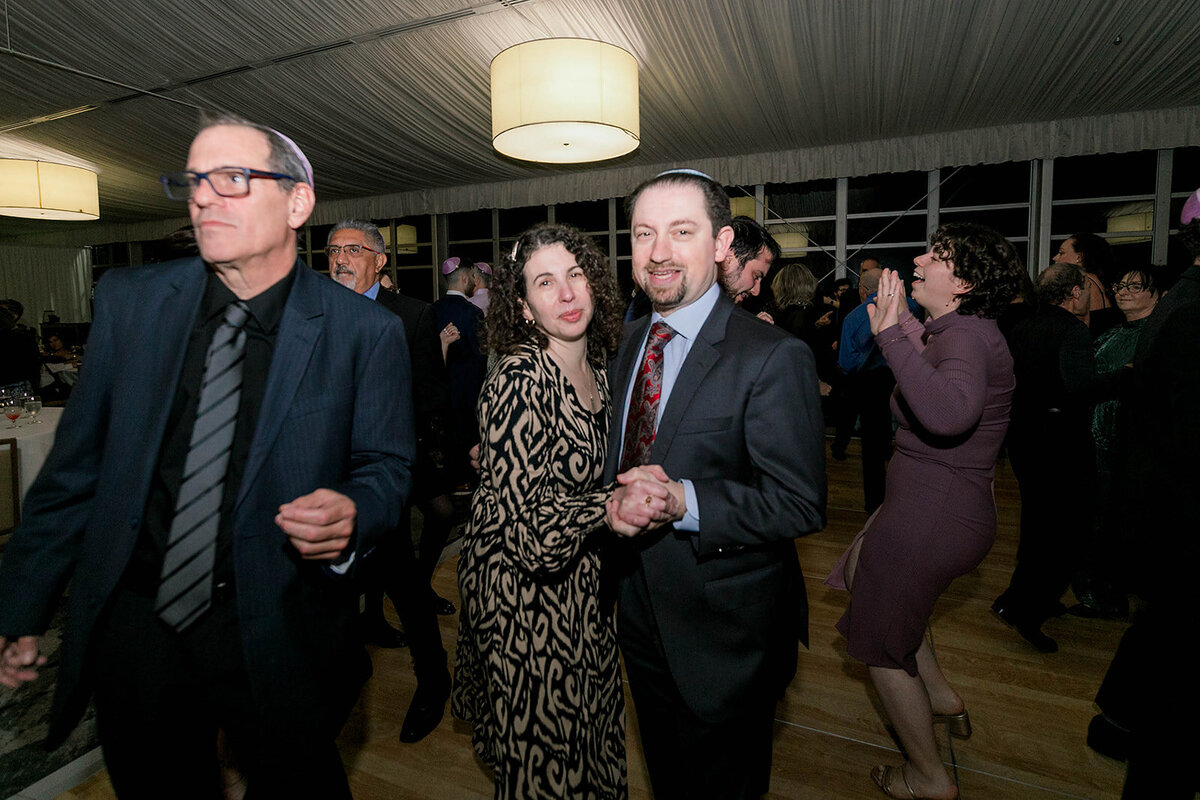 Eliana-Melmed-Photography-Chicago-LosAngeles-Jewish-WeddingPhotography-Dancefloor-00182